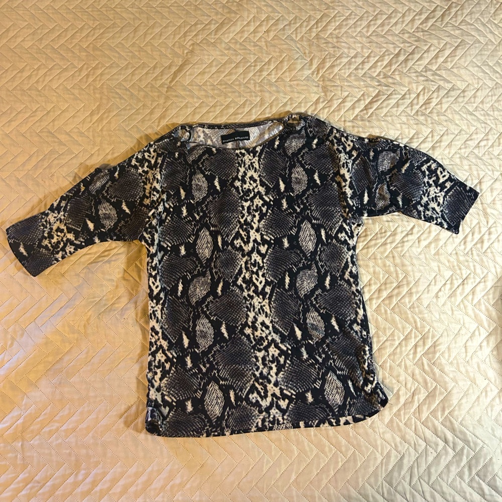 Medium snake print half sleeve top